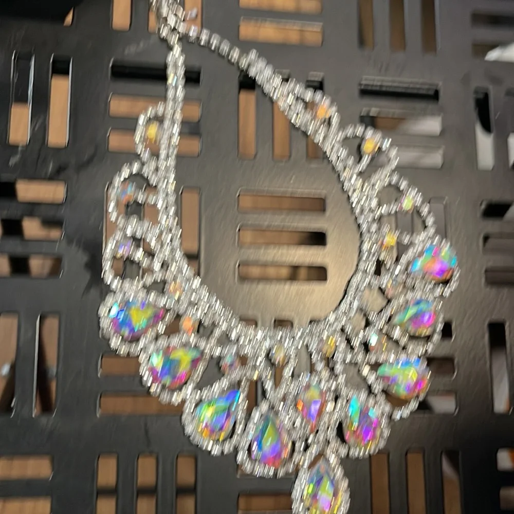 Iridescent Rhinestone Necklace Set - Picture 3 of 4